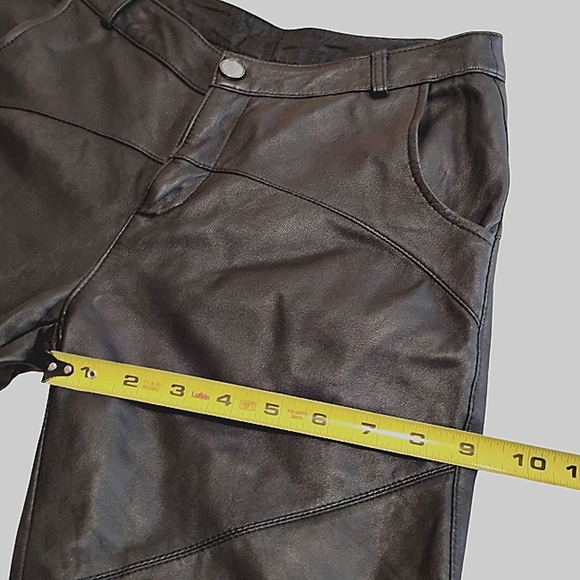 Wardrobe Staple | Woman's Fitted Leather Trouser - Picture 13 of 16
